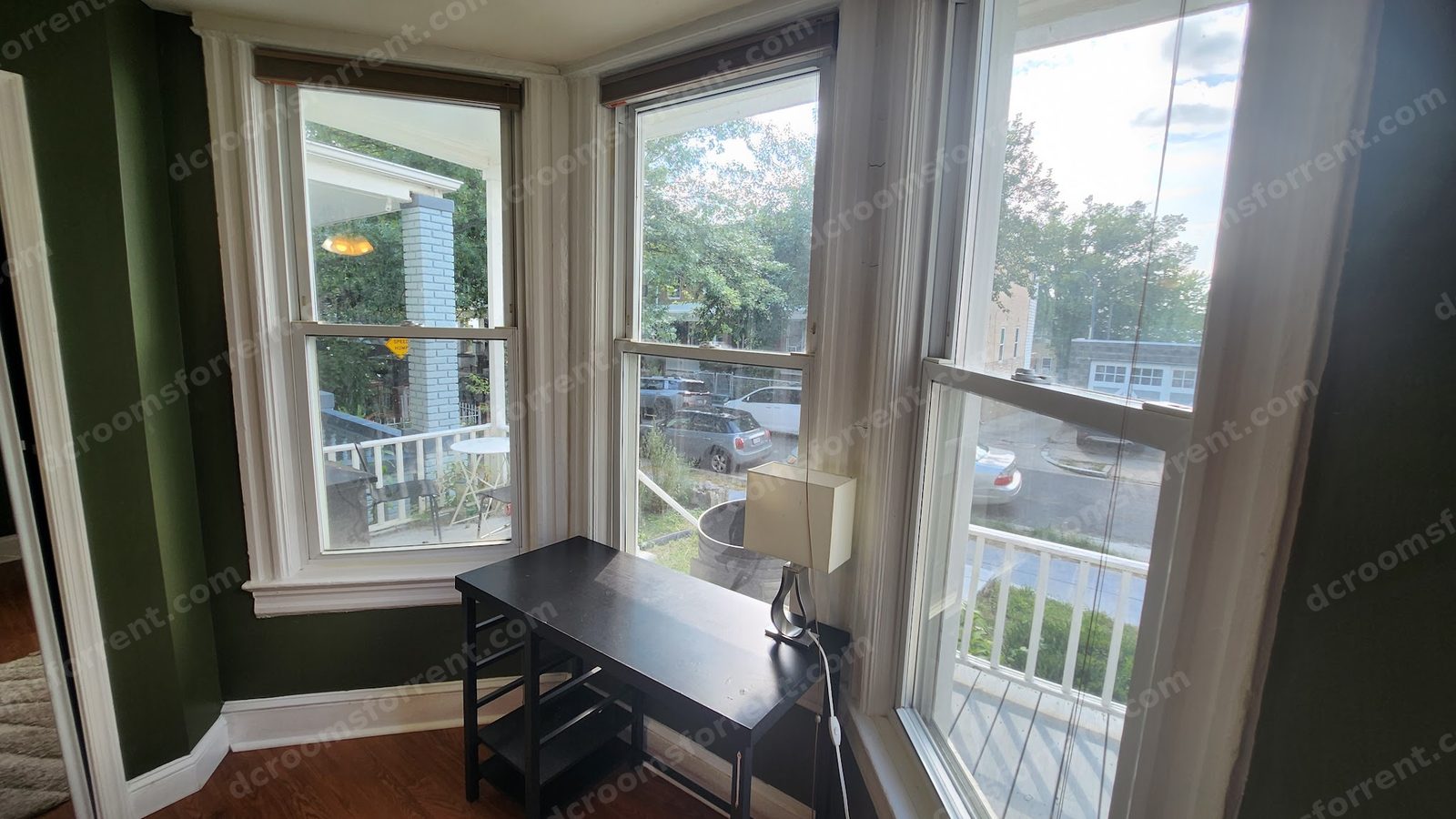 Delta Room: close-up of the bay window with desk and lamp